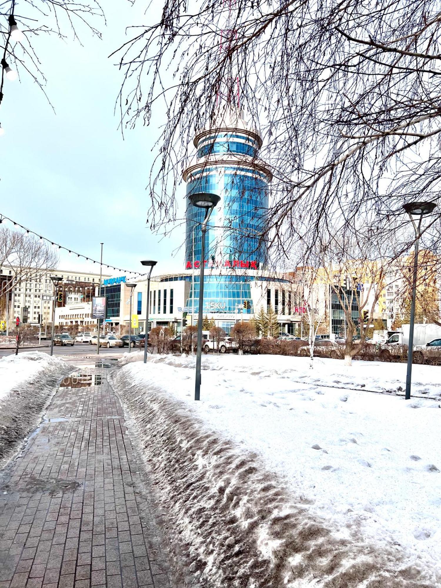 7 Очень Теплая Возле Байтерека Квартира Для 1-4 Человек Astana Zewnętrze zdjęcie